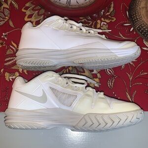 Nike Women’s Lunar Ballistec Size 6. Dragon
